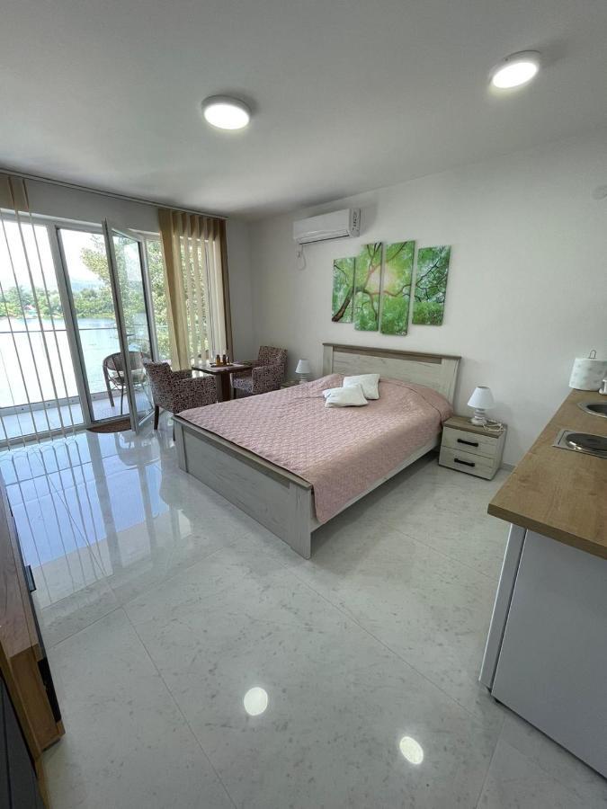 Lake View Tasic Veliko Gradiste Exterior photo
